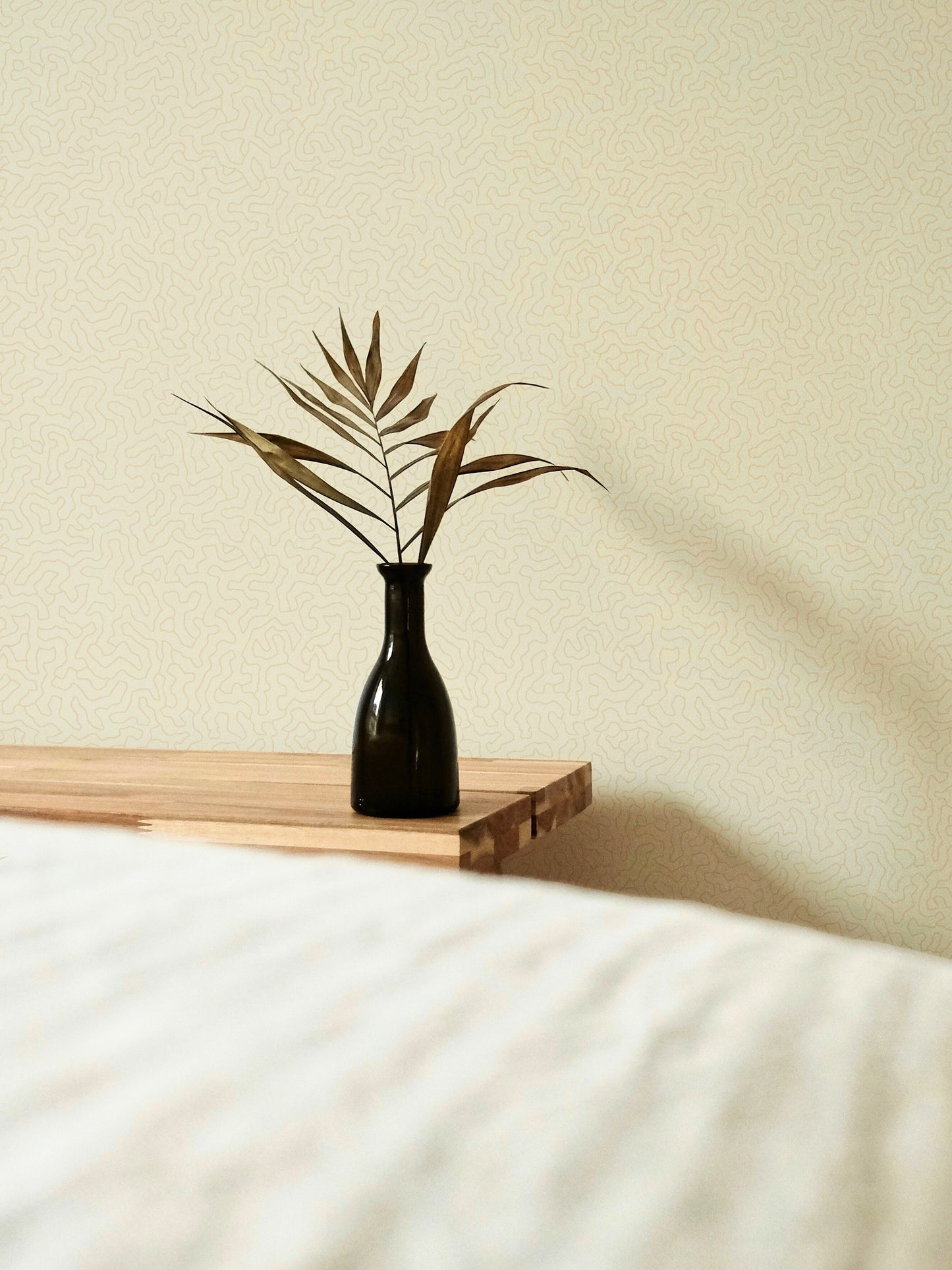 Coral-Oat-Wallpaper-LuxuryInteriors-Sustainable-Bedroom