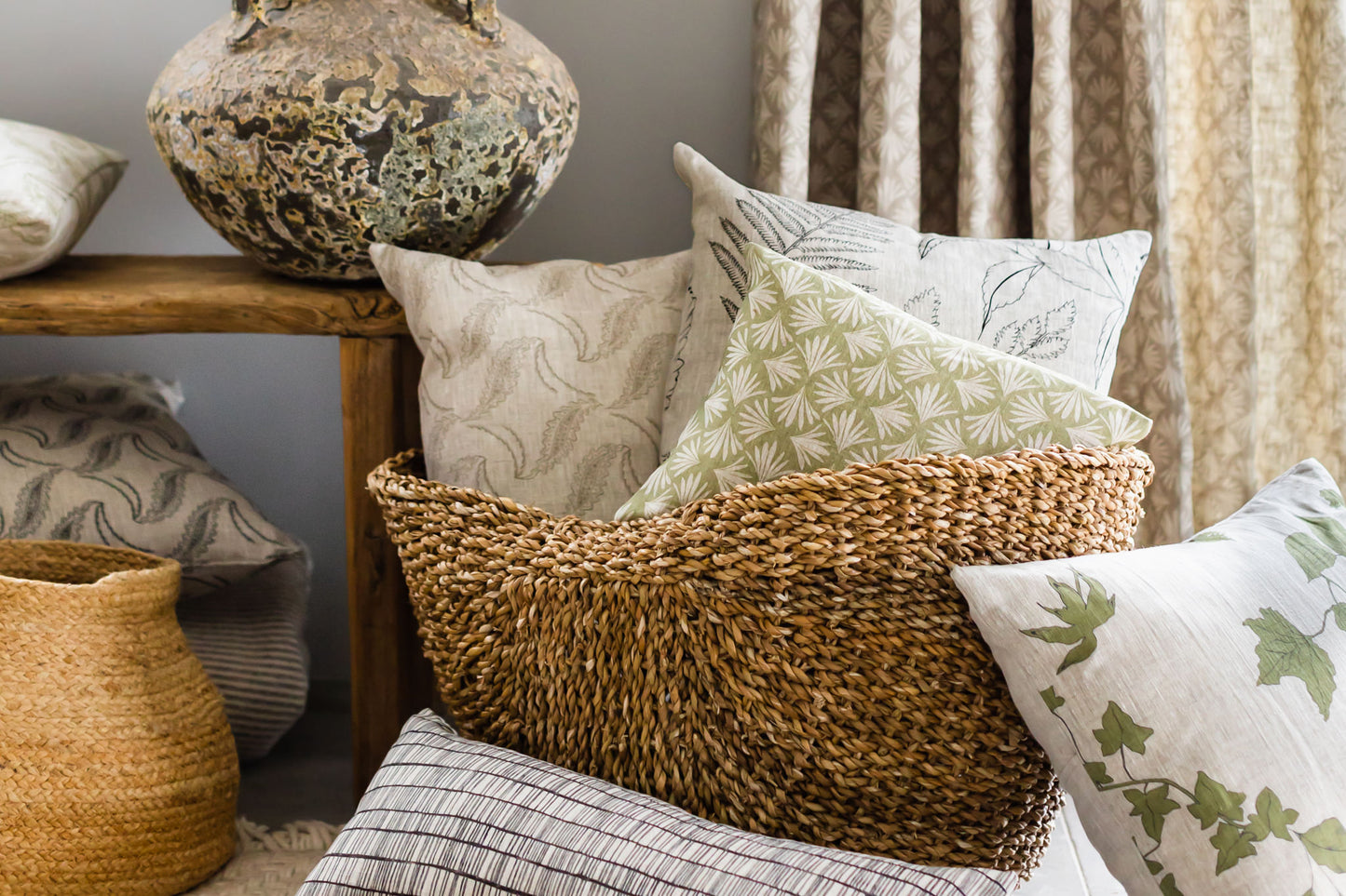 Palms_OliveColourway_100%Linen_SustainableFabrics_BiophilicInteriors_Cushion